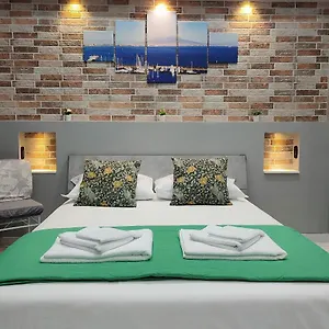  Bed & Breakfast Dream